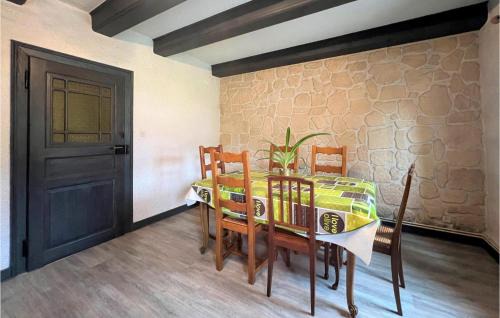 Walscheid House | Amazing Home In Walscheid With Kitchen