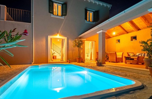 Cove Tri Zala (Zrnovo) House | Amazing Home in Zrnovo With Outdoor Swimming Pool, Wifi and 2 Bedrooms