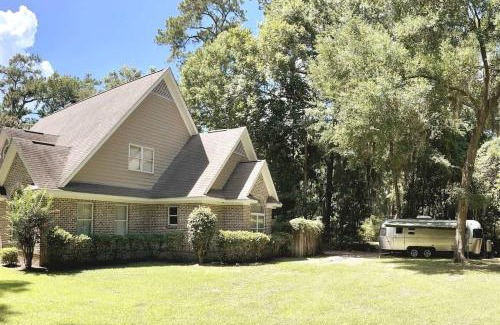 Whitemarsh Island House | Amazing Home & Modern Airstreams Near Beach & City Sleeps 22!