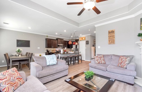 Fall Creek House | ⭐️Amazing Home⭐️ Patio 😍13 min ✈️ 20 min to Downtown