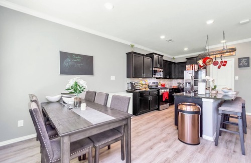 Fall Creek House | ⭐️Amazing Home⭐️ Patio 😍13 min ✈️ 20 min to Downtown