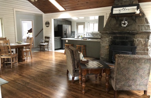 Bailey House | Amazing house and hot tub on the river.