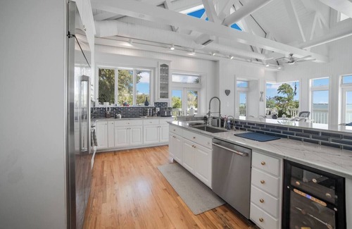 Interchange Square House | Amazing House in Palm Bay/Melbourne