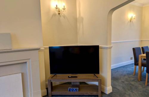 Redbridge House | Amazing House With Free Parking