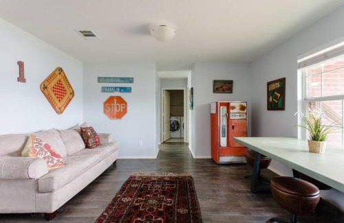 Pflugerville House | Amazing House with Pool, Arcade, Hot Tub and More - Accomodates 16 guests
