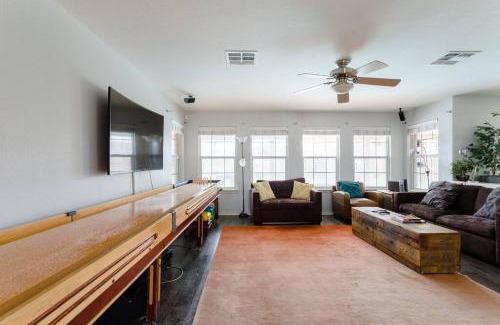Pflugerville House | Amazing House with Pool, Arcade, Hot Tub and More - Accomodates 16 guests