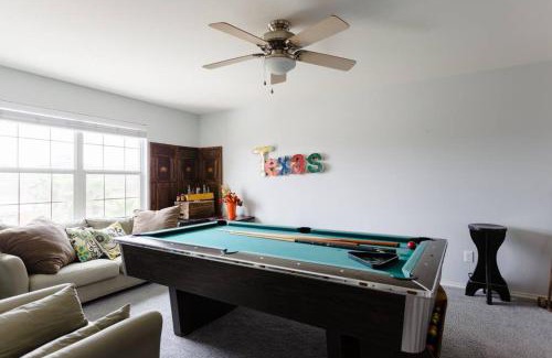 Pflugerville House | Amazing House with Pool, Arcade, Hot Tub and More - Accomodates 16 guests