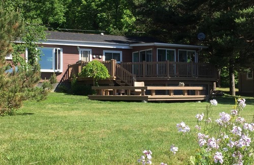 Brighton Cottage | Amazing Lake Ontario Cottage with Fall Weekends and Weeks Available