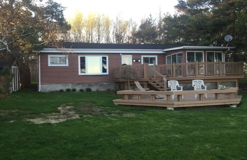 Brighton Cottage | Amazing Lake Ontario Cottage with Fall Weekends and Weeks Available