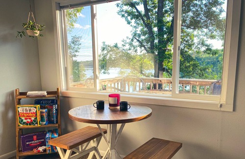 Walker House | Amazing Lake Views, 5 min walk to downtown Walker