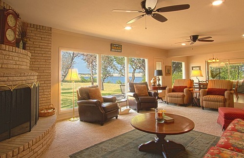 Laguna Park House | Amazing Lake Views, Relaxing Retreat, Stunning Sunrise & Sunsets, Walk to Water