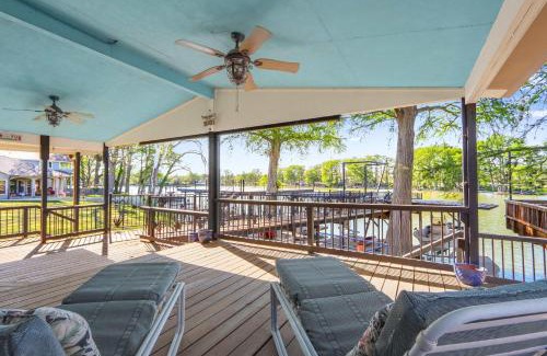 New Braunfels House | Amazing Lakefront Escape - A Stunner For Sleeps 14