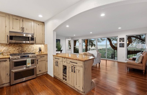 Apache Shores House | Amazing Lakefront home with breathtaking views of Lake Austin and Lake Travis