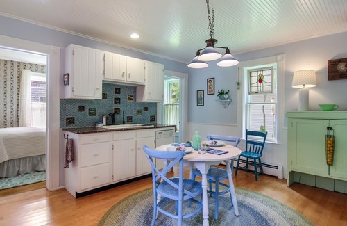 Leland House | AMAZING Leland location 3BR/2+Baths Access 4 LK MI/3 LK Leelanau BEACHES/sunsets