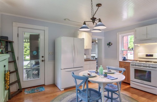 Leland House | AMAZING Leland location 3BR/2+Baths Access 4 LK MI/3 LK Leelanau BEACHES/sunsets