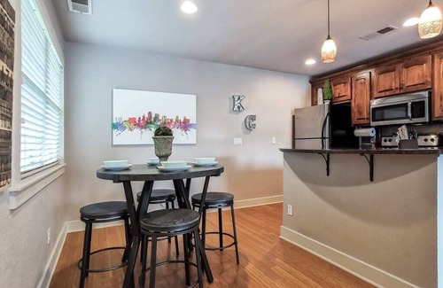 Plaza Westport Condo | Amazing Locale 2KingBR/1BTH
