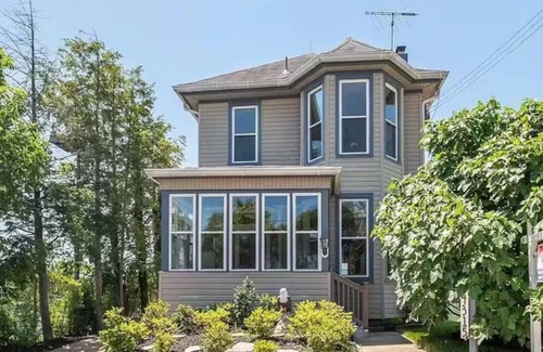 Hyattsville House | Amazing Location, 2700 sqft, 5-bedroom, Family-friendly, 1 Mile from DC