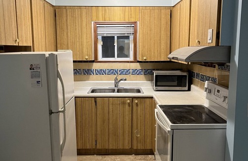 Newtonbrook House | Amazing location!