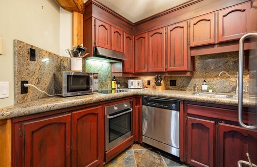 Whistler Village Condo | Amazing location | Private hot tub | Free parking