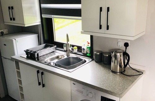 Kilmun Cabin | Amazing Loch Views From Cheerful 2 bed Cabin