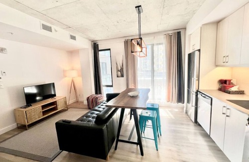 Cite Multimedia Apartment | Amazing loft in MTL Old Port with stylish design, modern and a prime location near attractions.