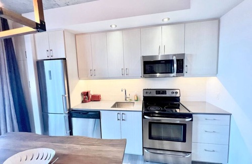 Cite Multimedia Apartment | Amazing loft in MTL Old Port with stylish design, modern and a prime location near attractions.
