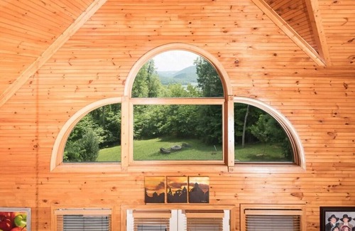 Rock Harbor Cabin | Amazing log and stone home with a mountain setting and view of Norris Lake!