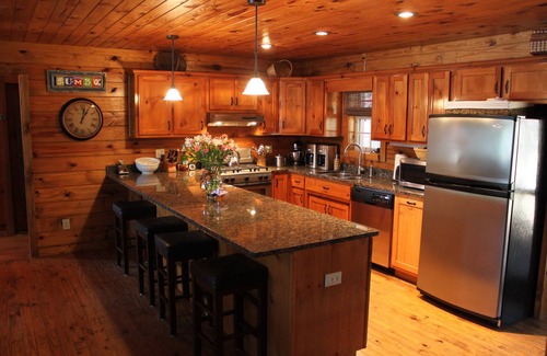 Crane Hill Cabin | Amazing Log Cabin on the Water!