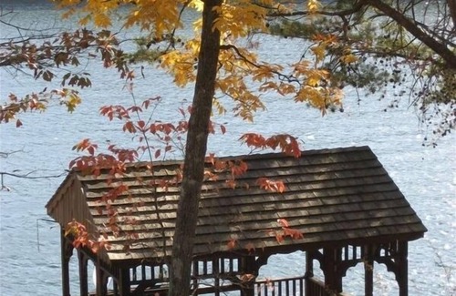 Crane Hill Cabin | Amazing Log Cabin on the Water!