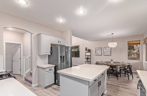Seville House | Amazing Modern 5/4 with Heated Pool Golf Community