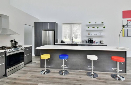 Wayzata House | AMAZING MODERN STYLED HOUSE NEW BUILT STEPS FROM VERY SPECIAL DOWTOWN WAYZATA