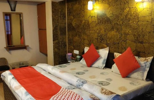 Darjeeling Hotel | Amazing Mountain view , Location and Family friendly.