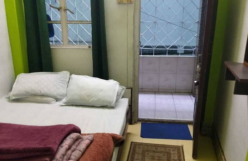 Darjeeling Hotel | Amazing Mountain view , Location and Family friendly.