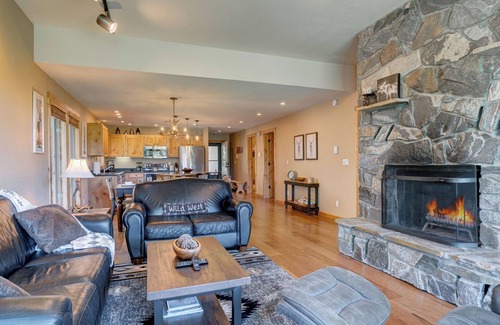 Big Sky Meadow Village Condo | Amazing Mountain Views, Hot Tub, Walk to Ski Shuttle! In the heart of Big Sky
