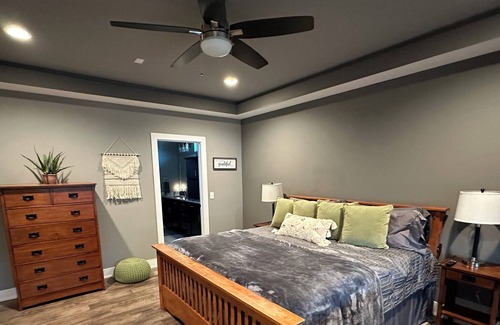 Elkhorn House | Amazing New 5 bedrooms! Back yard Fire pit, Perfect for families,Great location