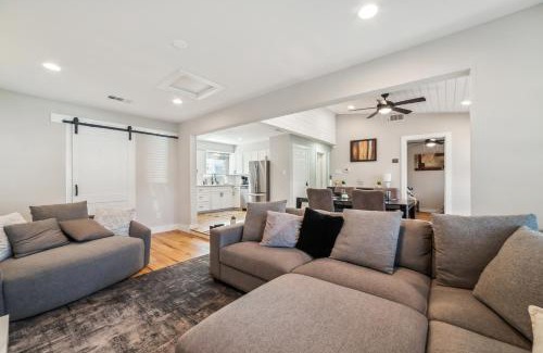 Timber Village House | Amazing New Oasis ,Hot Tub,Tvs in Rooms,Downtown