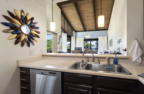 Kahaluu Bay Condo | Amazing Ocean View 2BR 2Bath with Modern AC. Beautifully Upgraded. KKSR 9-305