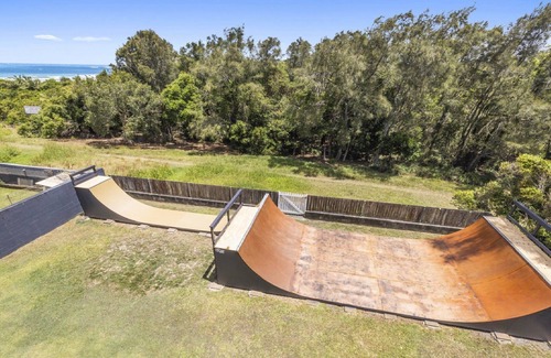 Arrawarra Headland House | Amazing Ocean Views, Affordable Family Holiday, Pet-Friendly