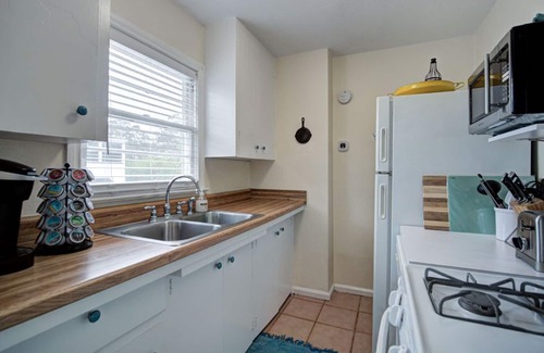 Dunedin Apartment | Amazing one bed/bath apartment tucked away and private! One block from water!
