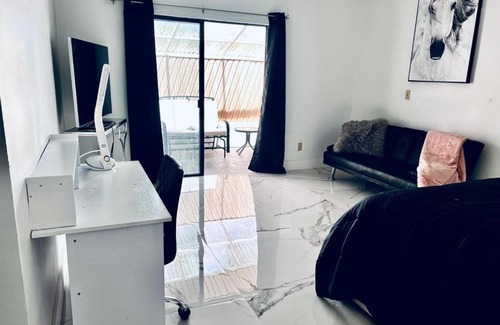 Greater Northdale House | Amazing one bedroom shared home stay