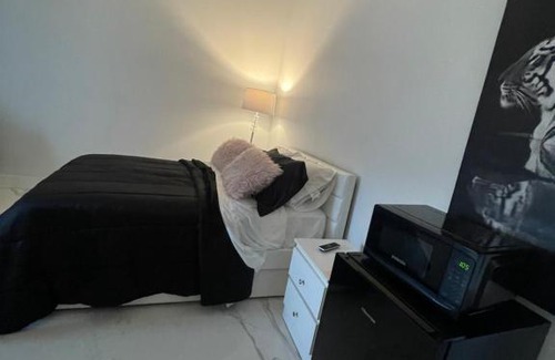 Greater Northdale House | Amazing one bedroom shared home stay