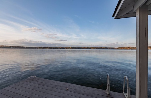 Macon House | AMAZING PANORAMIC LAKE GASTON VIEWS IN THIS EXECUTIVE 6 BEDROOM HOME