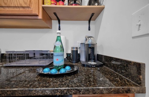 North End Apartment | Amazing price and location/parking -North End (M1S)