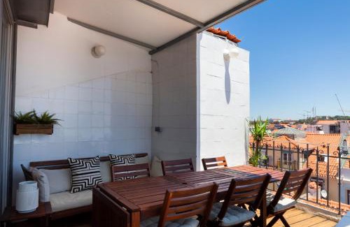 Encarnacao Apartment | Amazing Rooftop Terrace With River And Historic City View 4 Bedrooms 4 bathrooms AC 19th Century Building Chiado