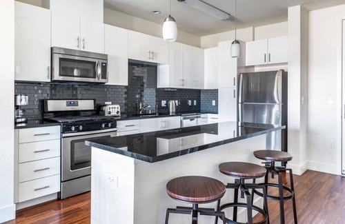 Renaissance Apartment | Amazing San Jose 1BR w/W/D, Pool, Gym, BBQ, near freeways, by Blueground
