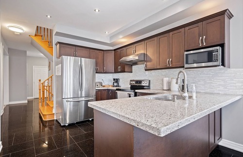 Richmond Hill House | Amazing Spacious house in heart of Richmond hill