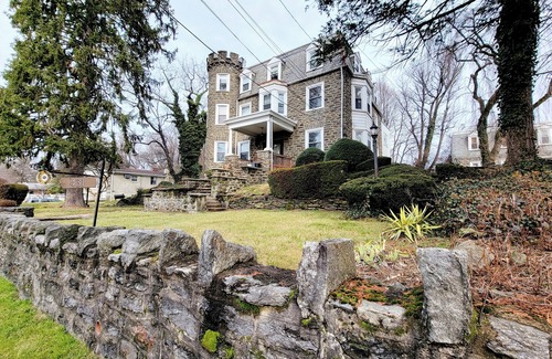 Elkins Park Apartment | Amazing, spacious, large 2 bedroom 1 bath apartment
