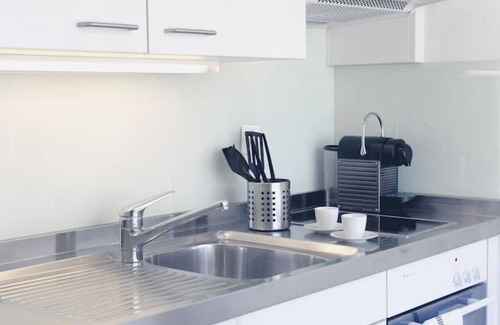 Hochschulen Apartment | Amazing studio in the city center (Art 10)