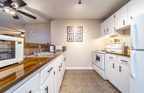 North Central Edmonton Apartment | Amazing Studio Suite & Workspace