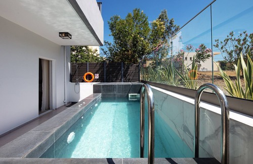 Monopari Apartment | Amazing Sun moon Suite with (heated) pool